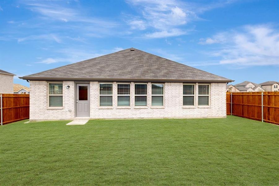 Exterior details and patio area of a home in Verandah, Royse City (Image 21).