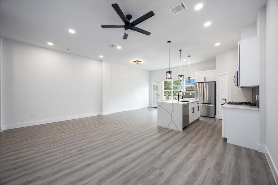 Spacious, unfurnished interior of a new home in , Houston (Image 20).