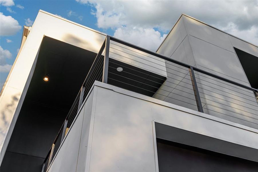 Exterior details and patio area of a home in , Dallas (Image 3).