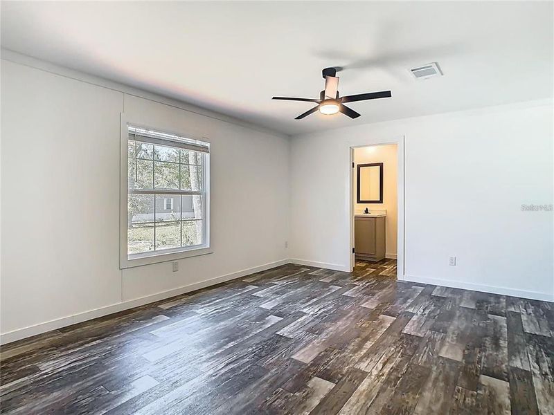 Spacious, unfurnished interior of a new home in , New Port Richey (Image 10).