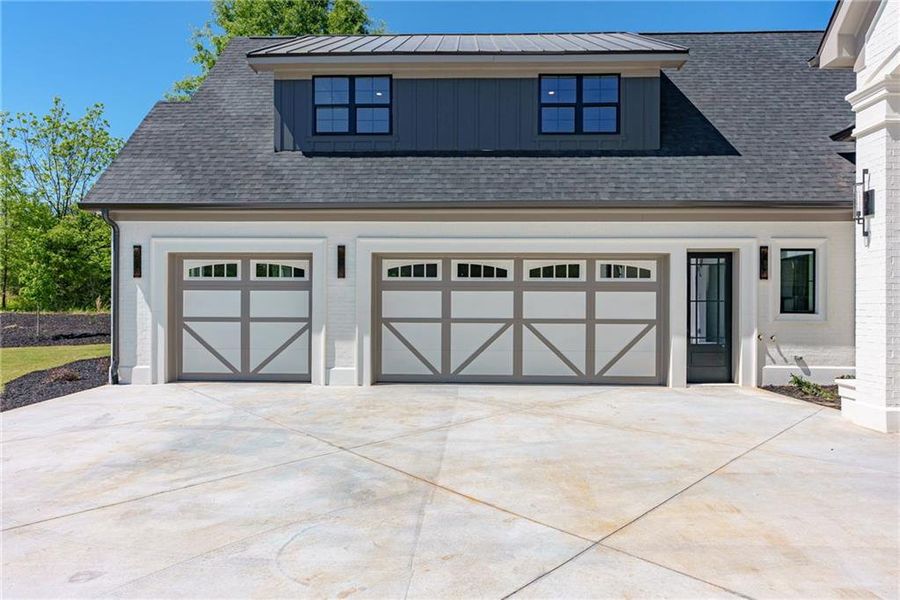 Exterior details and patio area of a home in , Monroe (Image 4).