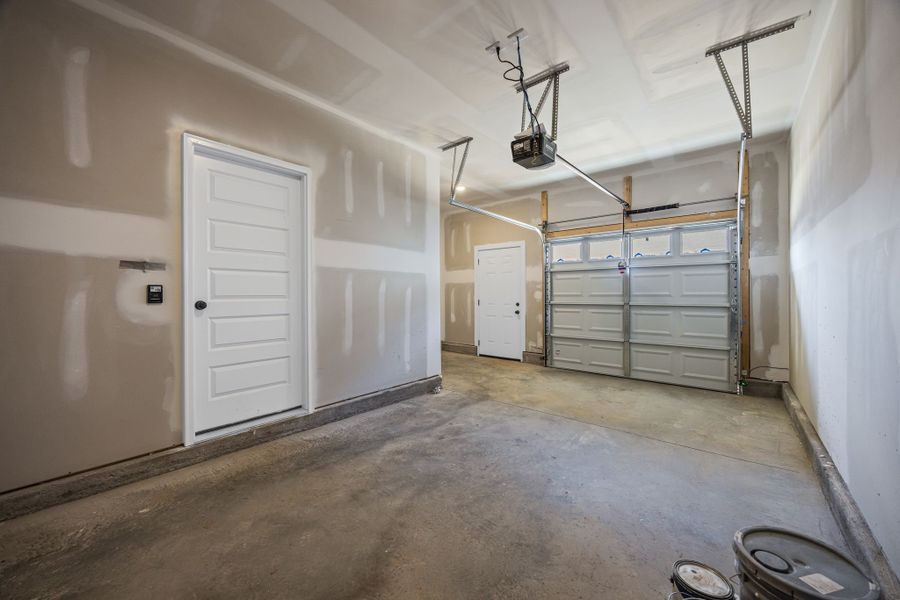 Representative unfurnished interior of a home built from the Fontaine Townhome by Parkside Builders in The Parks of Mill Town, Chattanooga (Image 37).
