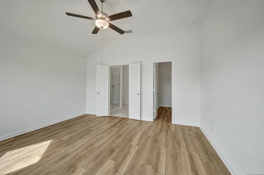 Spacious, unfurnished interior of a new home in Winding Brook, San Antonio (Image 31).
