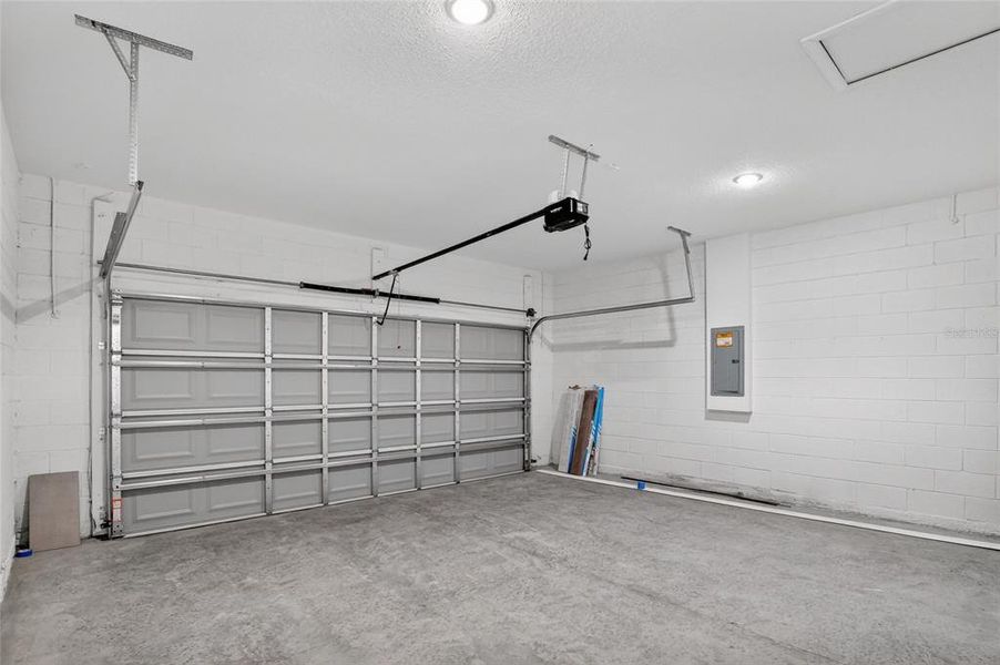 Spacious, unfurnished interior of a new home in , Citrus Springs (Image 22).