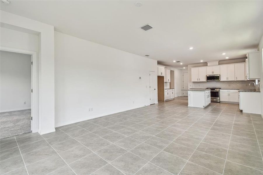 Spacious, unfurnished interior of a new home in Sweetwater at Lakewood Ranch, Lakewood Ranch (Image 5).