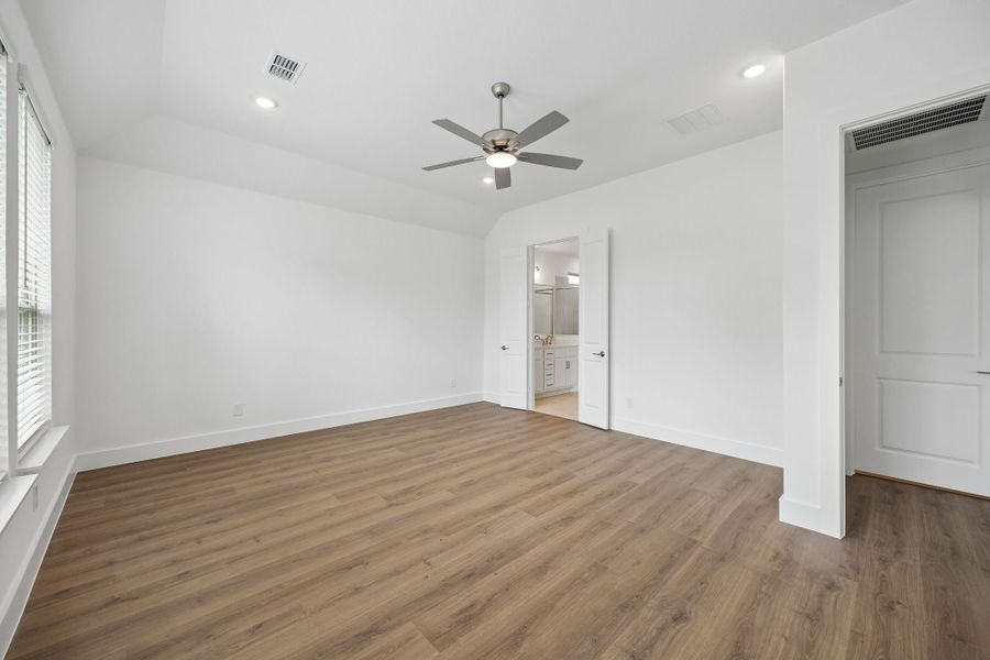 Representative unfurnished interior of a home built from the Winspear by Centre Living Homes in Painted Tree Woodland West, McKinney (Image 20).