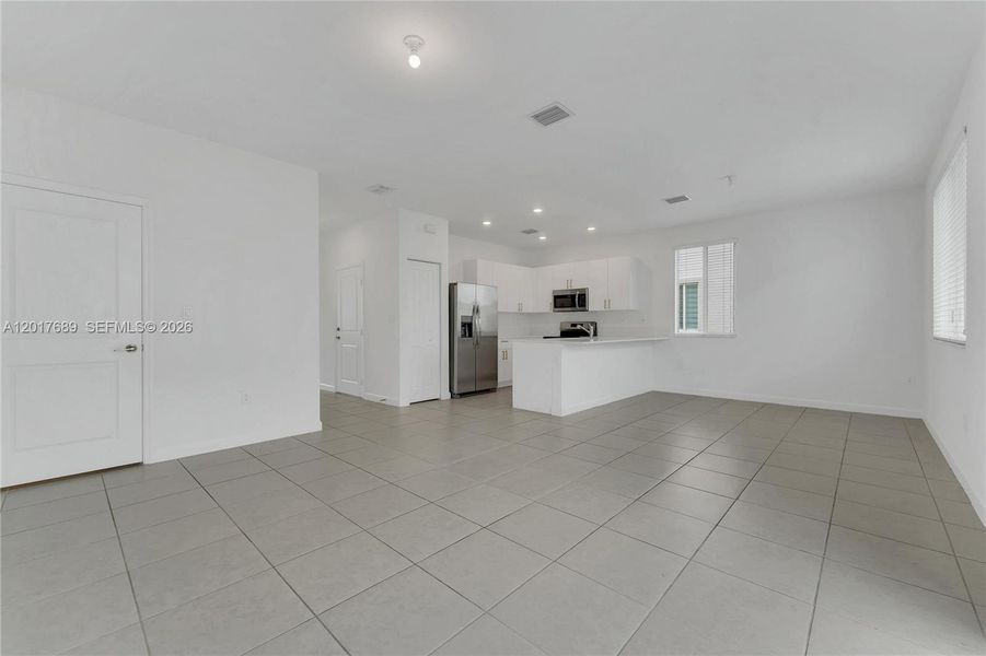 Spacious, unfurnished interior of a new home in , Homestead (Image 24).