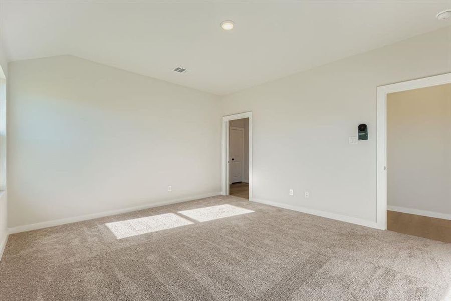 Spacious, unfurnished interior of a new home in Middlefield Village, Dallas (Image 23).