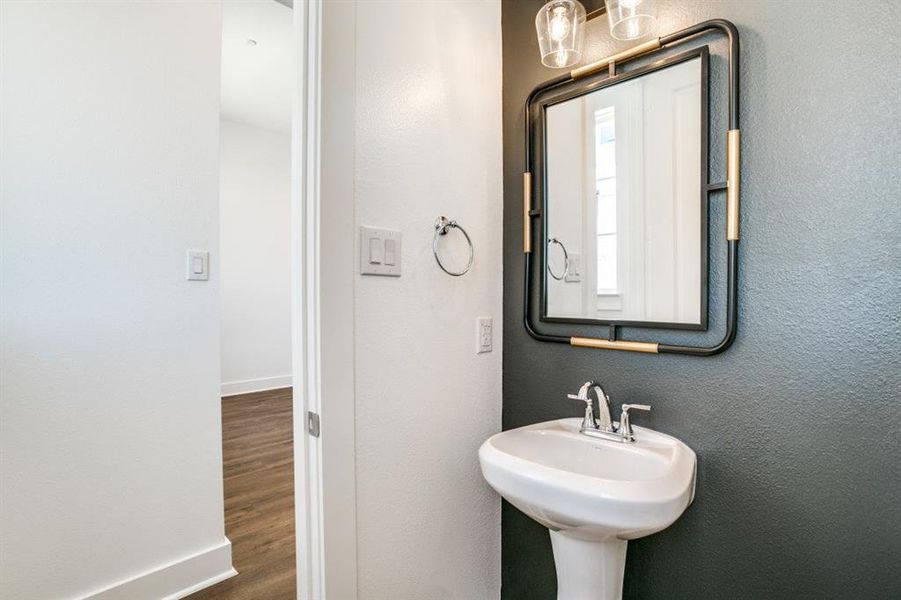 Furnished interior view inside a new home in , Farmers Branch (Image 4).