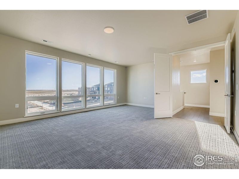 Spacious, unfurnished interior of a new home in Baseline, Broomfield (Image 33).