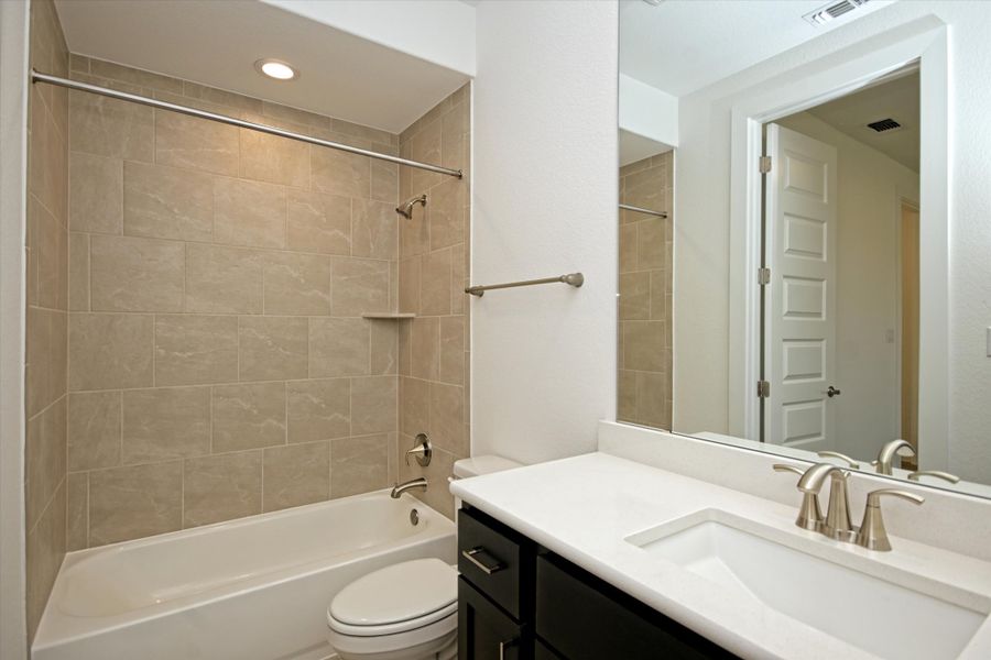 Representative furnished interior of a home built from the Ingram II by Giddens Homes in Whispering Wind, Bertram (Image 15).
