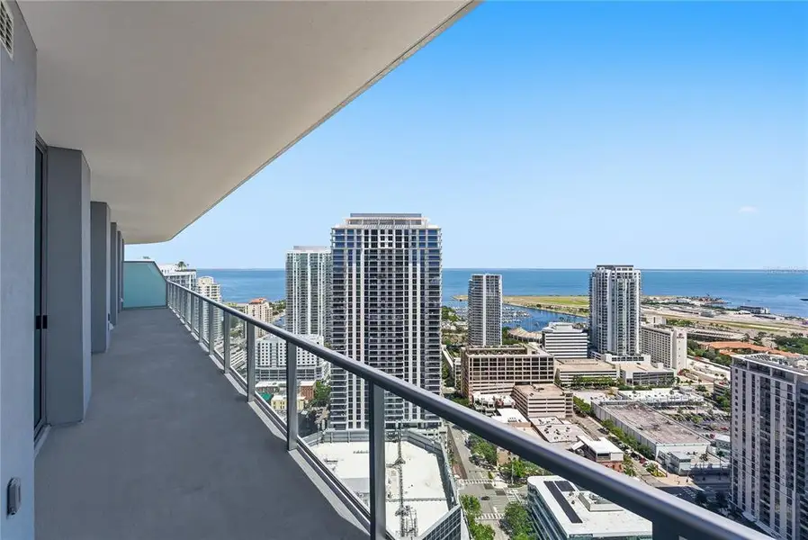 Condo located in St. Petersburg, FL showcasing its design and architecture (Image 2).