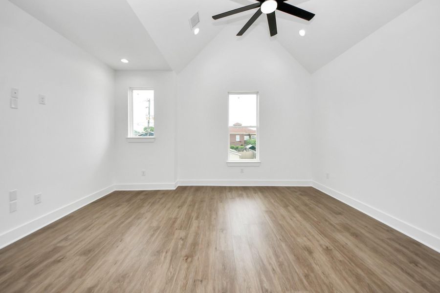 Spacious, unfurnished interior of a new home in , Houston (Image 5).