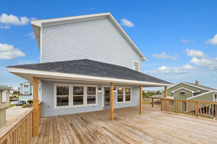 Exterior details and patio area of a home in , Tiki Island (Image 25).