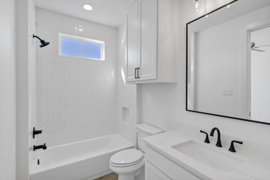 Furnished interior view inside a new home in Oak Water Ranch, Granbury (Image 13).