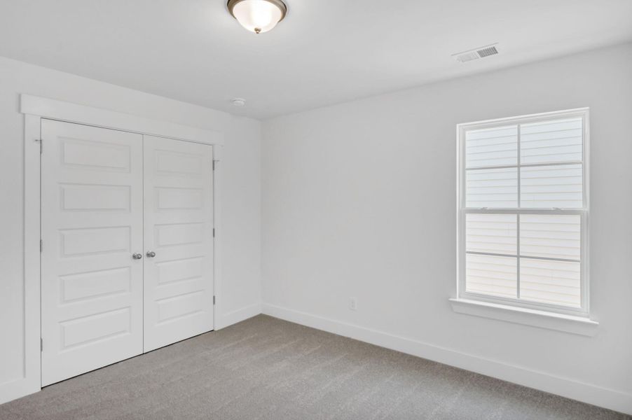 Spacious, unfurnished interior of a new home in Ashton Lakes, Lexington (Image 36).