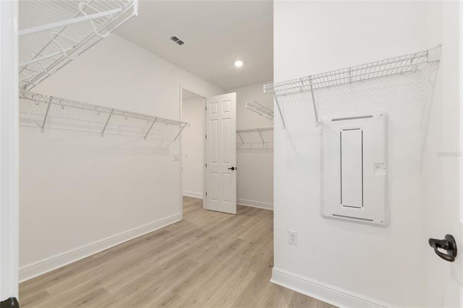 Spacious, unfurnished interior of a new home in , Ocala (Image 37).