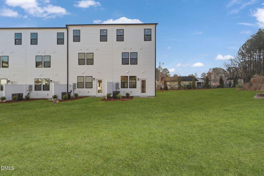 SUN_ElmGrove_Pic_Jackson_QMI_21_Back_1of SUN_ElmGrove_Pic_Jackson_QMI_21_Back_1of