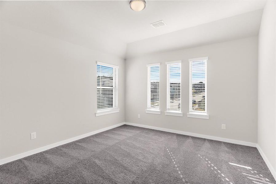 Spacious, unfurnished interior of a new home in Wolf Creek Farms, Melissa (Image 20).