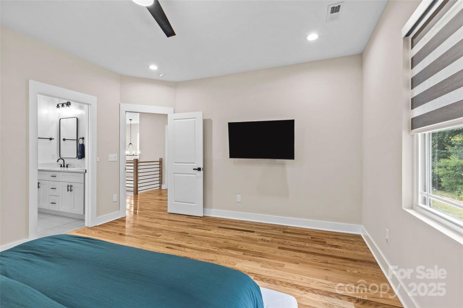 Spacious, unfurnished interior of a new home in , Charlotte (Image 18).