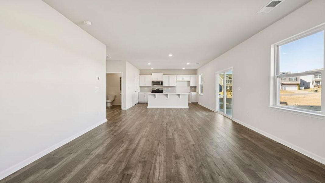 Spacious, unfurnished interior of a new home in Woodglen, Piedmont (Image 17).