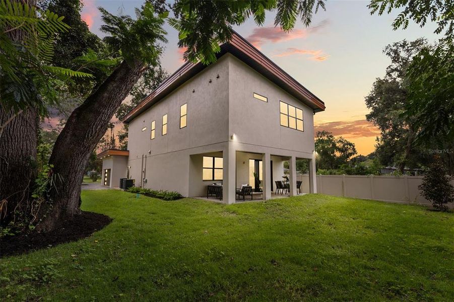 Exterior details and patio area of a home in , Orlando (Image 38).