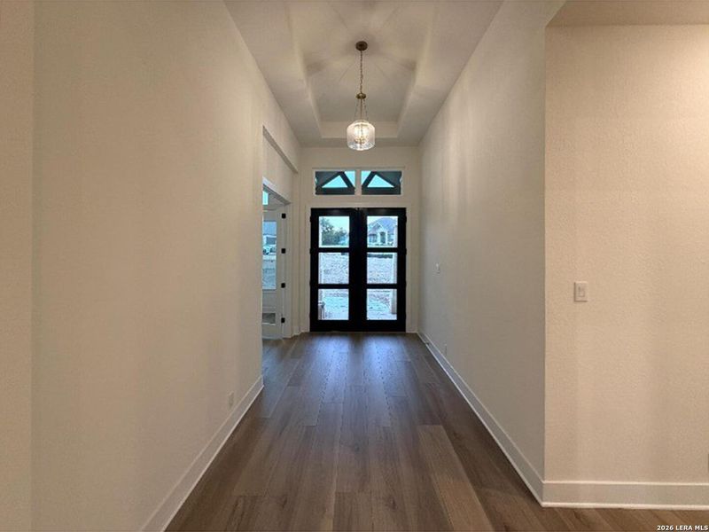 Spacious, unfurnished interior of a new home in Waldsanger, New Braunfels (Image 28).