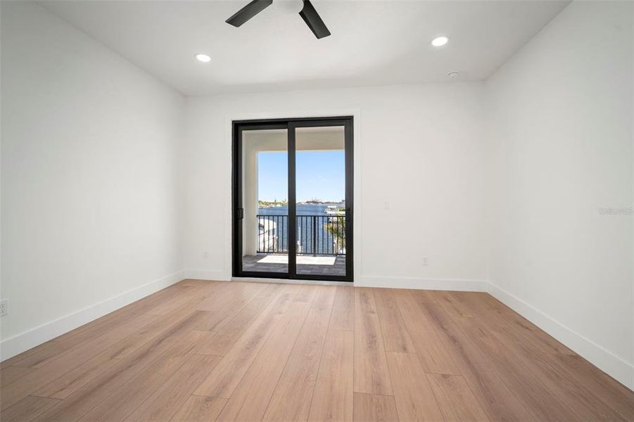 Spacious, unfurnished interior of a new home in , Apollo Beach (Image 45).