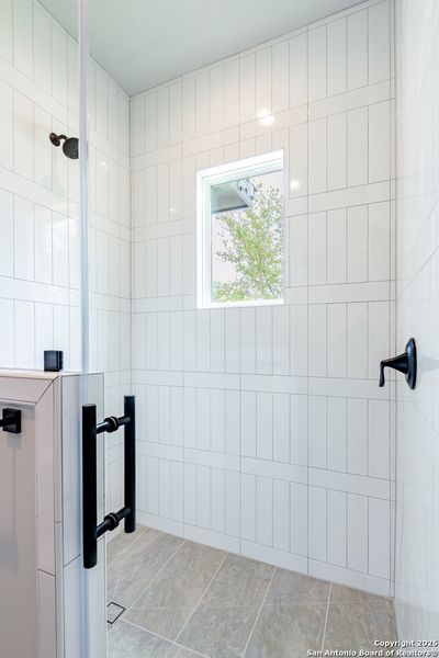 Furnished interior view inside a new home in , La Vernia (Image 17).