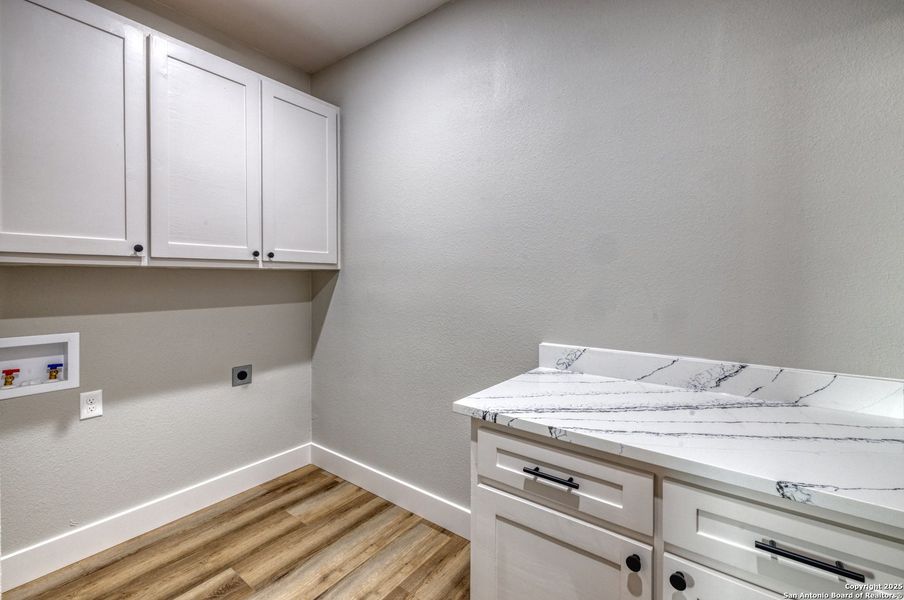 Furnished interior view inside a new home in , Uvalde (Image 6).