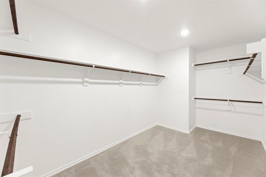 24. 1737 Osage - Closet