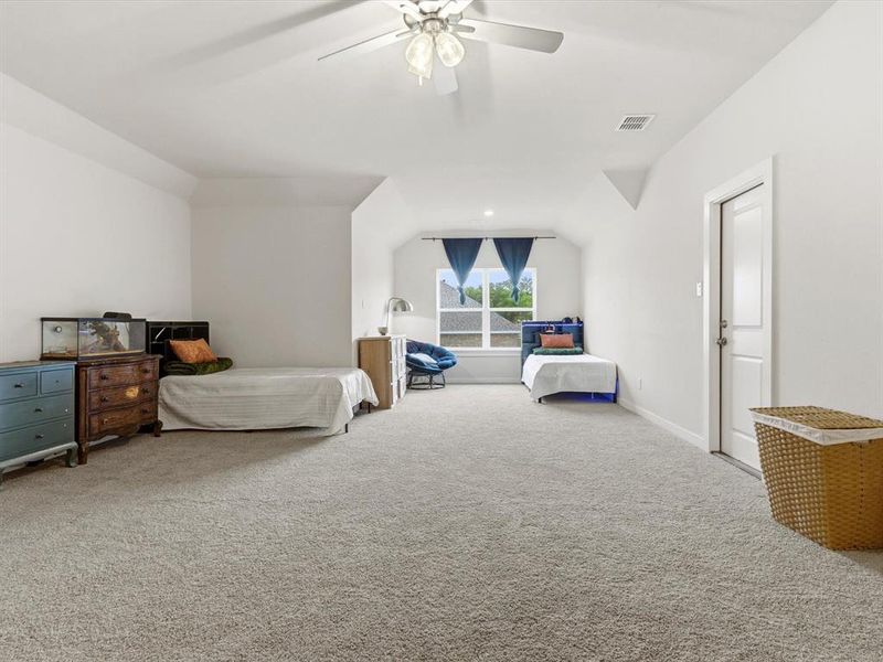Versatile bonus room upstairs with en-suite bathroom, perfect for large second primary, media room, game room, or additional living space.