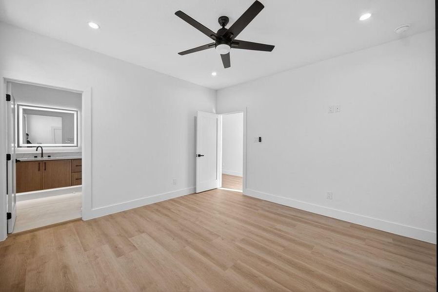 Spacious, unfurnished interior of a new home in , Dallas (Image 33).