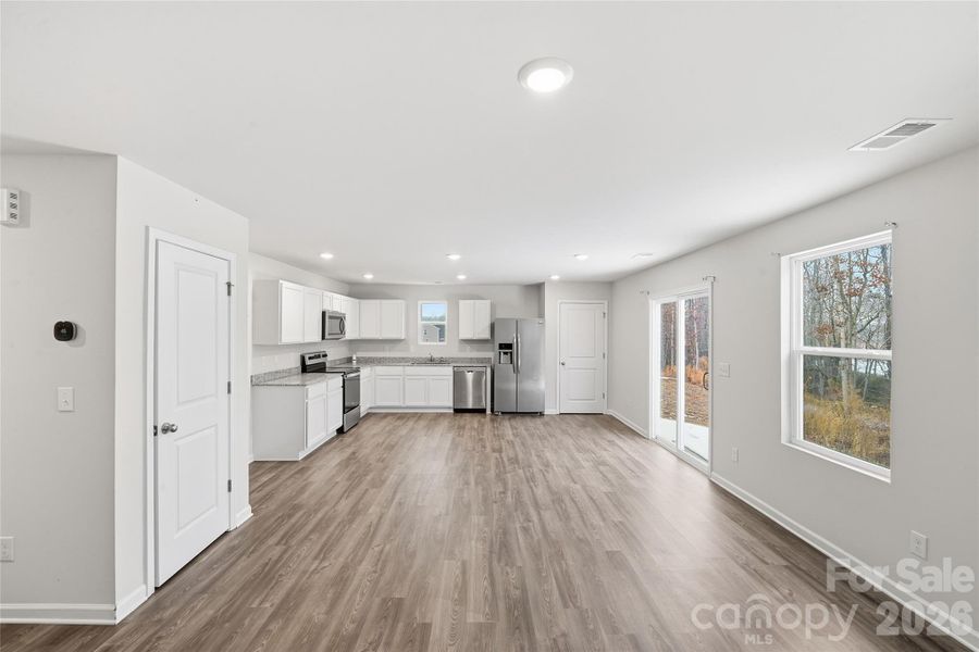 Spacious, unfurnished interior of a new home in , Shelby (Image 12).