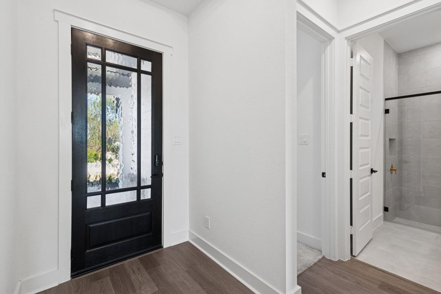 Spacious, unfurnished interior of a new home in ARTAVIA 50' Homesites, Conroe (Image 36).