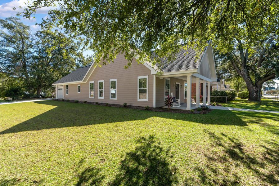 Exterior details and patio area of a home in , North Charleston (Image 2).