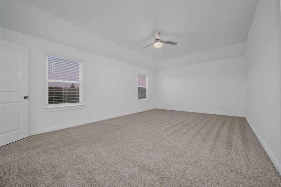 Spacious, unfurnished interior of a new home in Silverthorne, Conroe (Image 30).