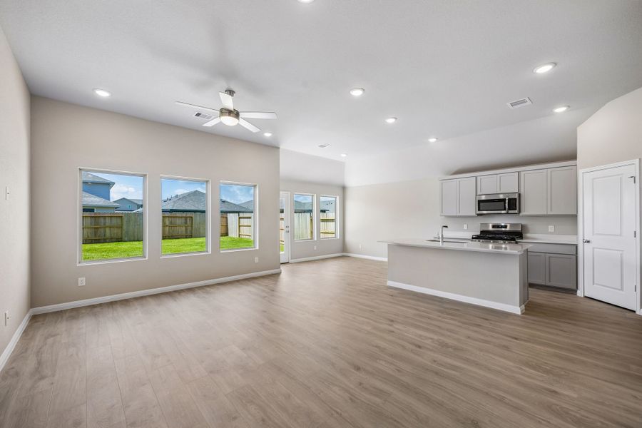 Spacious, unfurnished interior of a new home in Riviera Pines, Huffman (Image 13). Spacious, unfurnished interior of a new home in Riviera Pines, Huffman (Image 13).