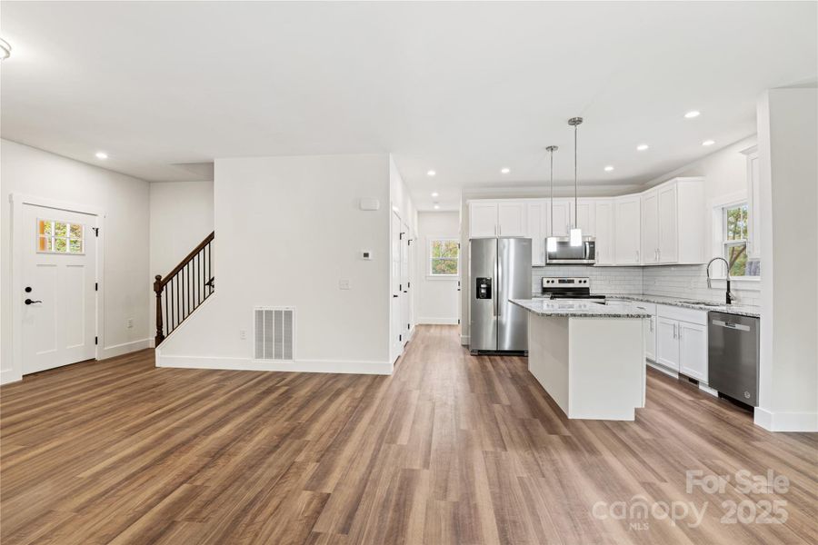 Spacious, unfurnished interior of a new home in , Fairview (Image 31).