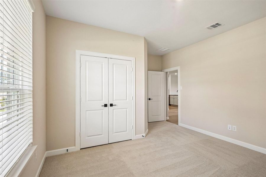 Spacious, unfurnished interior of a new home in Lago Mar, Texas City (Image 13). Spacious, unfurnished interior of a new home in Lago Mar, Texas City (Image 13).