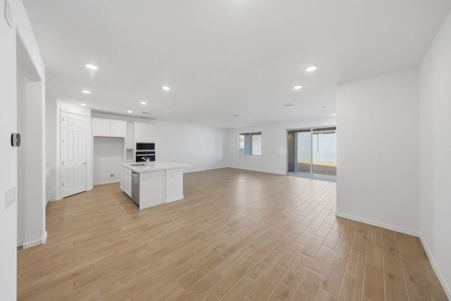 Spacious, unfurnished interior of a new home in Tierra Vistoso, Surprise (Image 6).