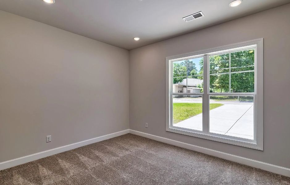 Spacious, unfurnished interior of a new home in Satchel Ford, Columbia (Image 17).