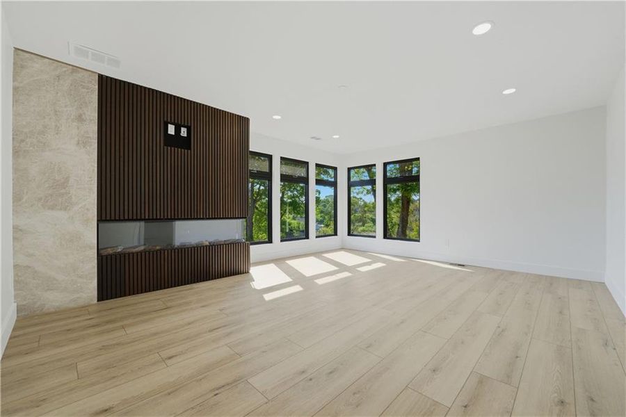 Spacious, unfurnished interior of a new home in , Atlanta (Image 19).