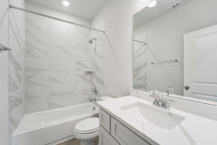 Furnished interior view inside a new home in Evergreen 40', Conroe (Image 10).