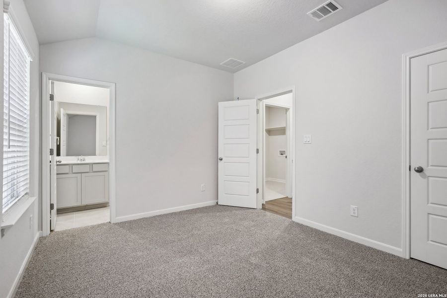 Spacious, unfurnished interior of a new home in Arcadia Ridge - Classic Series, San Antonio (Image 14).