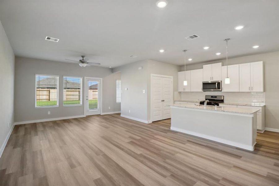 Photo is not of the actual home but is an inspirational photo of builder’s model home and may depict options, furnishings, and/or decorator features that are not included. Photo is not of the actual home but is an inspirational photo of builder’s model home and may depict options, furnishings, and/or decorator features that are not included.