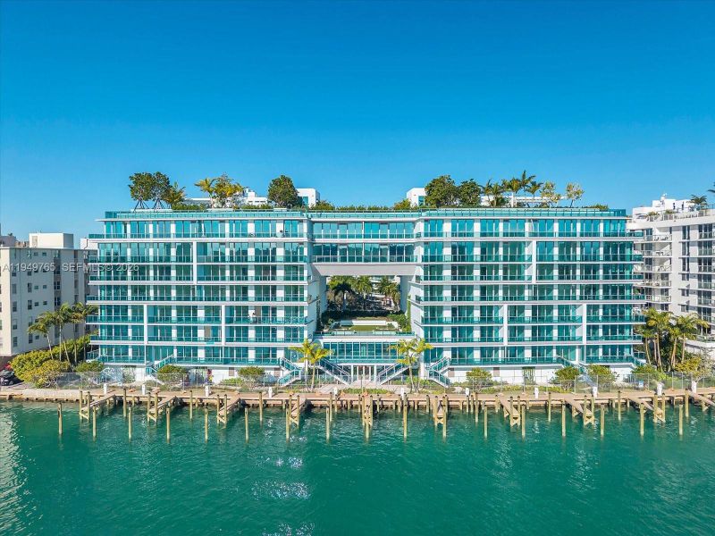 Condo located in Bay Harbor Islands, FL showcasing its design and architecture (Image 23).