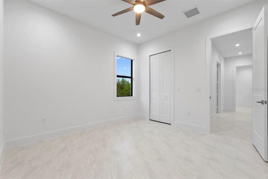 Spacious, unfurnished interior of a new home in , Naples (Image 13).