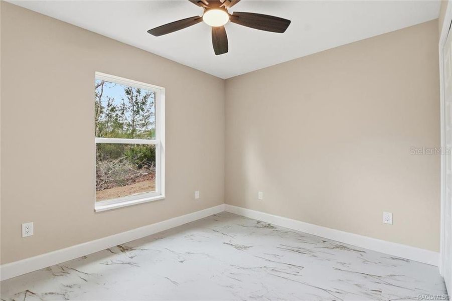 Spacious, unfurnished interior of a new home in , Citrus Springs (Image 36).