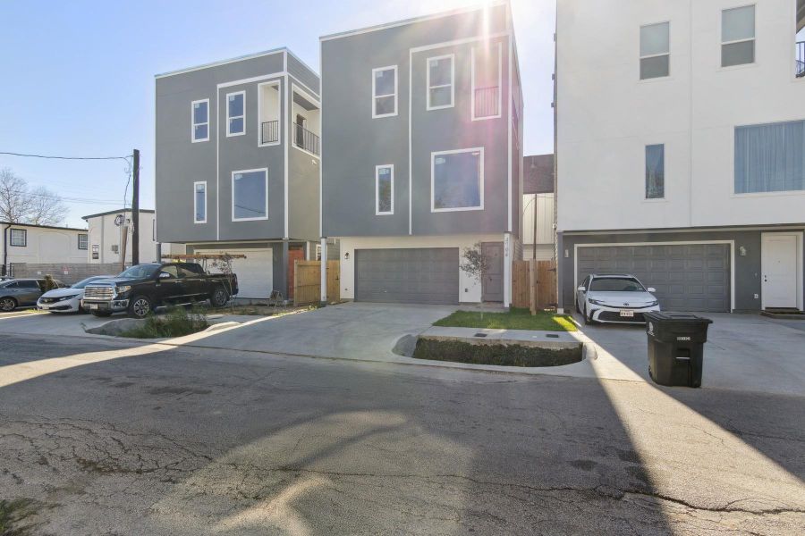 Image 18 of a home in .